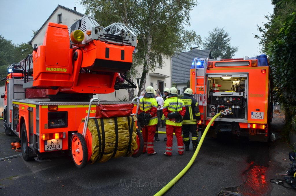 Feuer Einfamilienhaus Koeln Ostheim Saarbrueckerstr P02.JPG